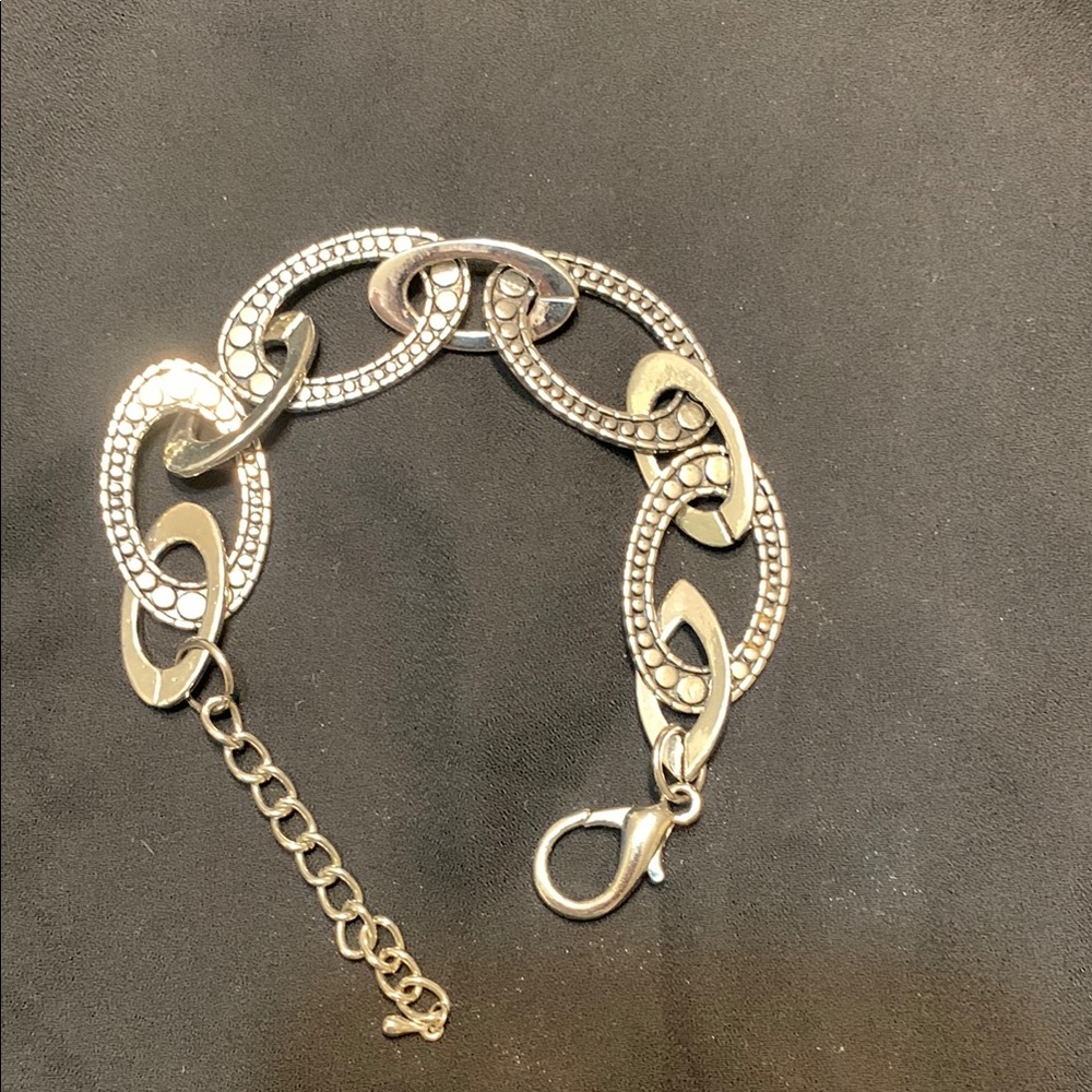 Elegant Silver Plated Chain Bracelet - Picture 8 of 8
